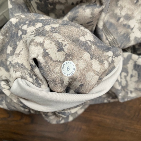 Lululemon Invigorate Gritstone White Opal Multi 25” inseam sz 6 Leggings - Picture 9 of 11